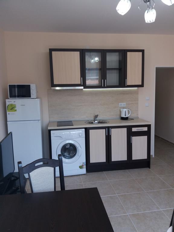 פומורי Golden Sea View Apartments 1 מראה חיצוני תמונה