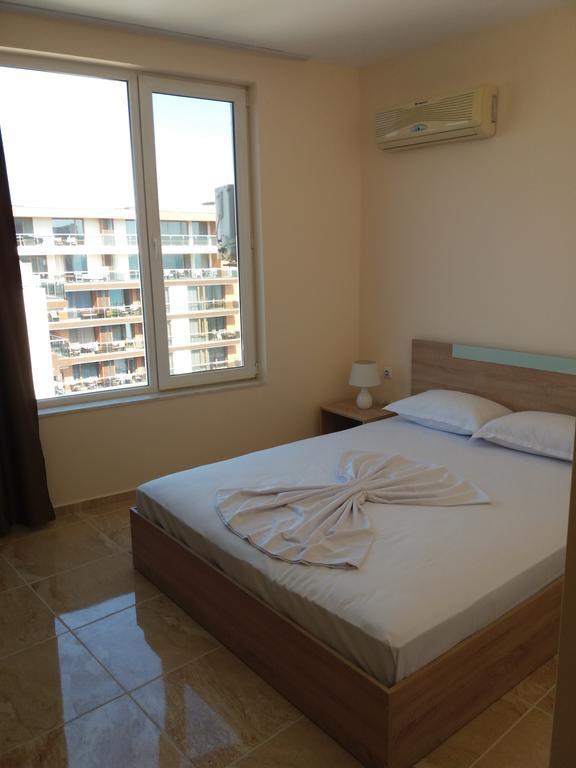 פומורי Golden Sea View Apartments 1 מראה חיצוני תמונה